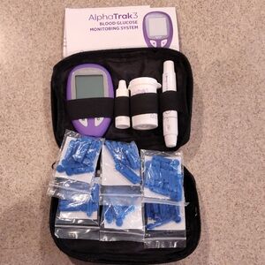 AlphaTrak 3 Blood Glucose Monitoring System